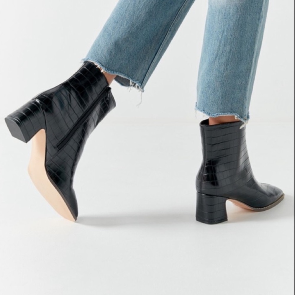 UO Kate Croc Ankle Boot Size 9